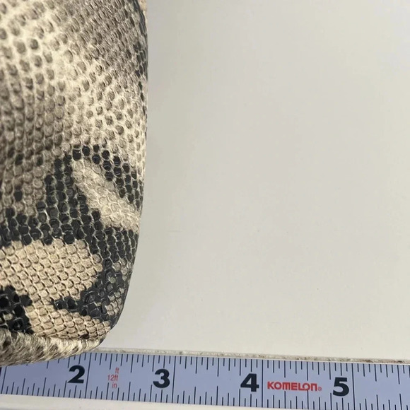 KELLY WYNNE Snake Embossed Leather Camera Bag - Picture 9 of 9